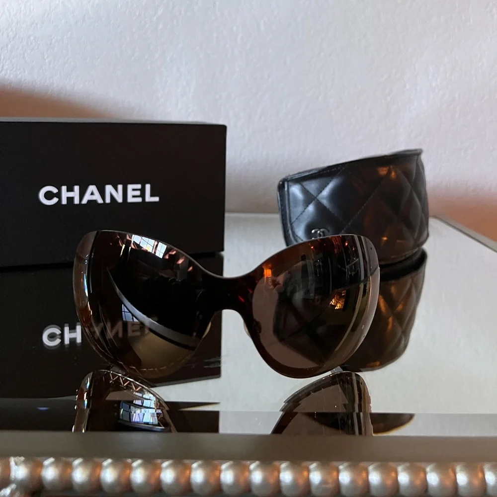 Chanel quilted sunglasses - Picture 1 of 5